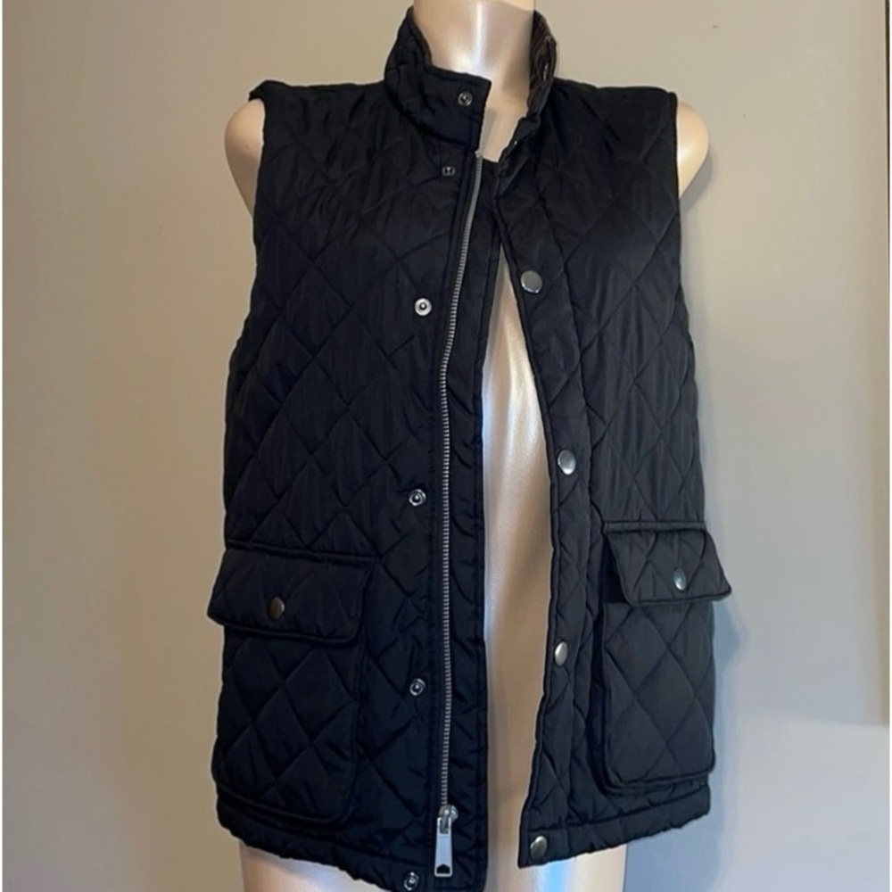 Old navy women’s Small vest quilted puffer black jacket basic simple staple zip